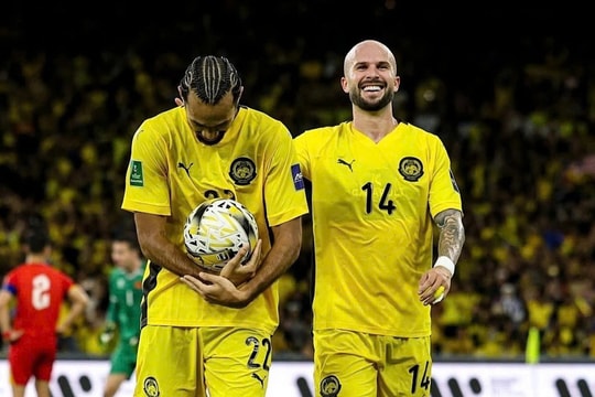 Báo Malaysia kêu gọi công lý cho 7 cầu thủ nhập tịch