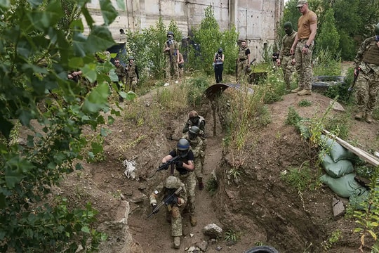 Những lý do khiến loạt thao trường Ukraine hứng tên lửa Nga