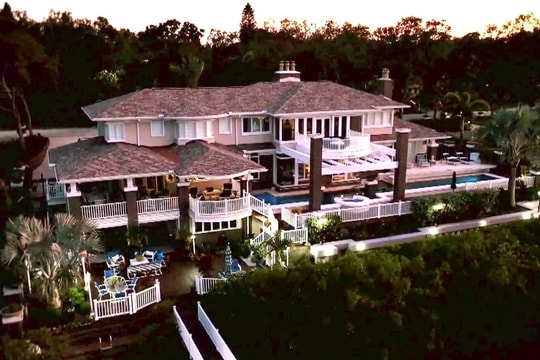 Cái chết bí ẩn trong dinh thự của bác sĩ triệu phú