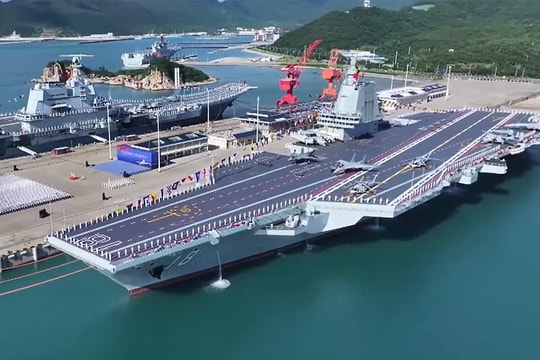 Trung Quốc biên chế tàu sân bay đầu tiên mang máy phóng điện từ