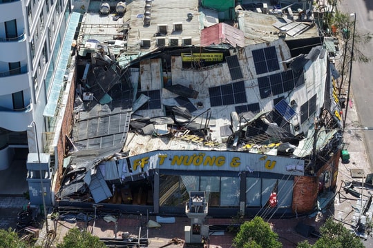 Trung tâm Quy Nhơn ngổn ngang sau bão