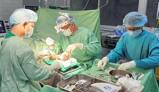 12 giờ giành lại đôi tay cho người đàn ông giữa ranh giới sinh tử