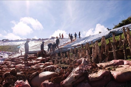 Lâm Đồng: Hồ Cay An ổn định sau đêm gia cố khẩn cấp, 110 hộ dân được di dời