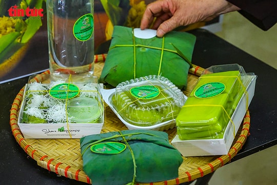 Cốm Mễ Trì đỏ lửa, rộn ràng nhịp chày giã vào vụ mới