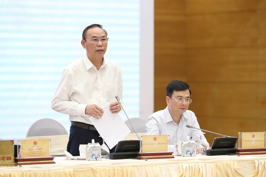 Thứ trưởng Bộ Nông nghiệp và Môi trường thông tin về tình trạng 'lũ chồng lũ'