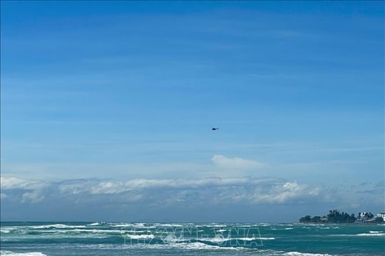 Quảng Ngãi: Tìm thấy 1 nạn nhân sống sót sau 2 ngày mất tích trên biển