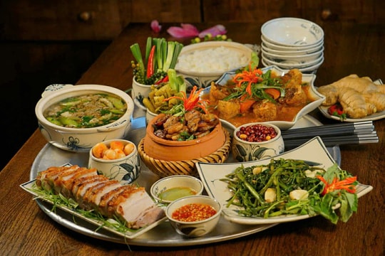 Chàng trai Việt mang mâm cơm 'như mẹ nấu' đến Đức