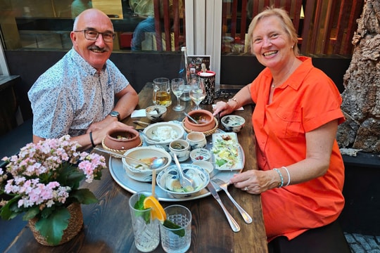 Nhà hàng với 'mâm cơm mẹ nấu' hút khách ở Đức