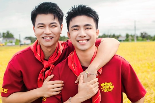 Đồ đôi của cặp sao Ninh Dương Story