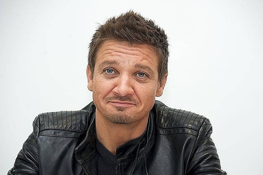 Bạn gái cũ tố cáo Jeremy Renner 'quấy rối tình dục'