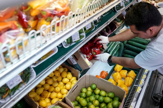 Niềm tin tiêu dùng của người Mỹ thấp nhất 3 năm