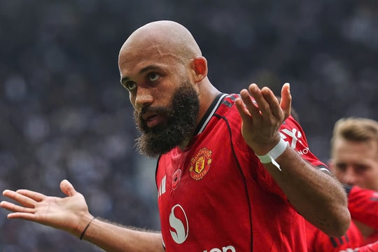 Man Utd thoát thua Tottenham ở phút 96