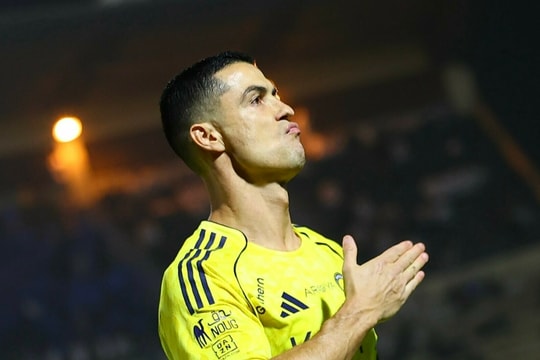 Ronaldo ghi bàn phạt đền thứ 180