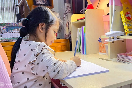 Luật sư: Bắt con học quá sức là bạo lực gia đình