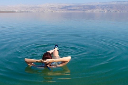 Tại sao con người không thể chìm ở Biển Chết?