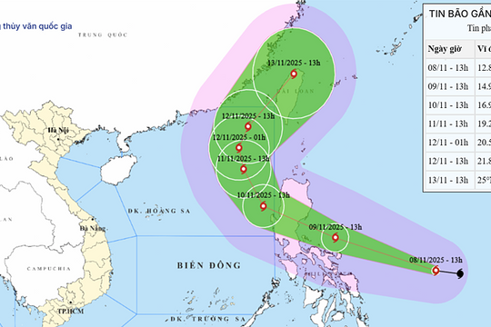 Bão Fung-Wong mạnh cấp 13, sắp vào Biển Đông