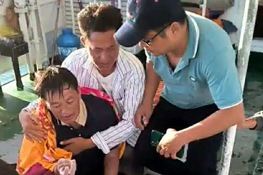 Cứu sống hai người còn lại trong vụ chìm thúng ở Lý Sơn