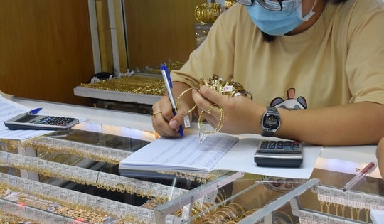 Giá vàng hôm nay 8-11: Tăng vọt trở lại