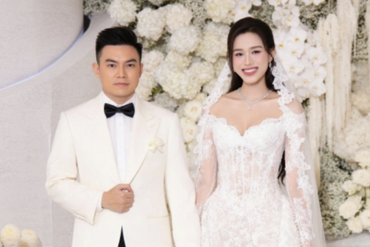 Hoa hậu Đỗ Thị Hà rạng rỡ bên chồng thiếu gia trong lễ cưới ở Hà Nội