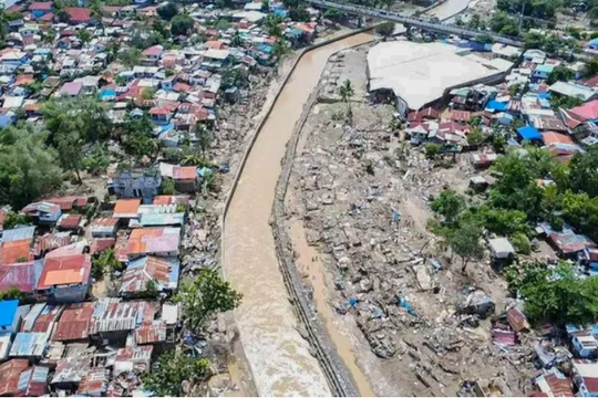 Philippines sơ tán 100.000 người tránh siêu bão Fung-wong