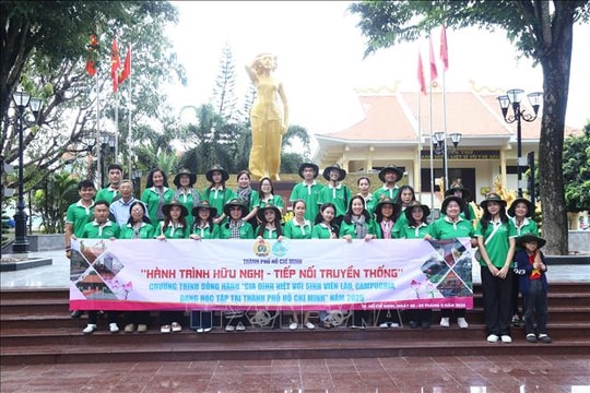 Gắn kết gia đình Việt và sinh viên Lào, Campuchia