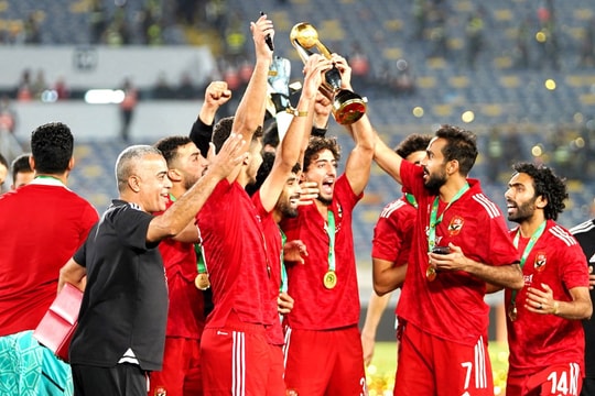 Barcelona và Real Madrid không lọt top 5 câu lạc bộ có nhiều danh hiệu nhất