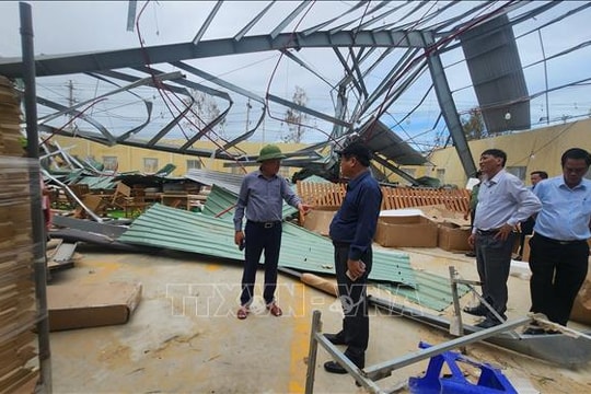 Gia Lai: Khẩn trương di dời hàng thiết yếu trước dự báo mưa lớn ở KCN Nhơn Hội