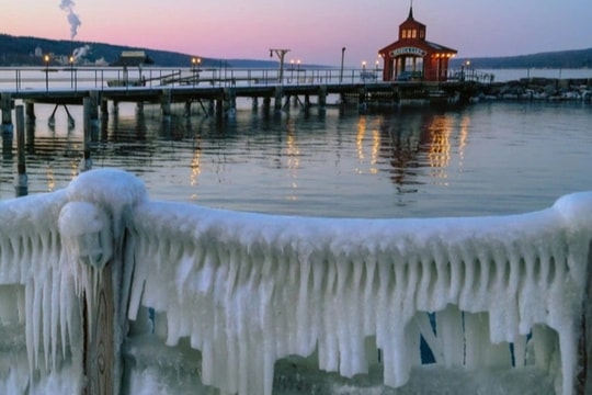 Giải mã những tiếng nổ như súng vang lên từ dưới lòng hồ kéo dài 400 năm