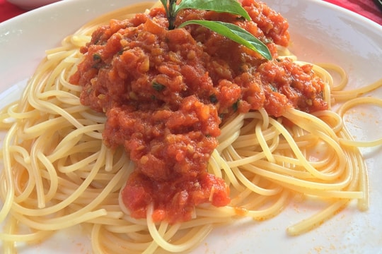 Vì sao hay mệt, buồn ngủ sau ăn trưa?