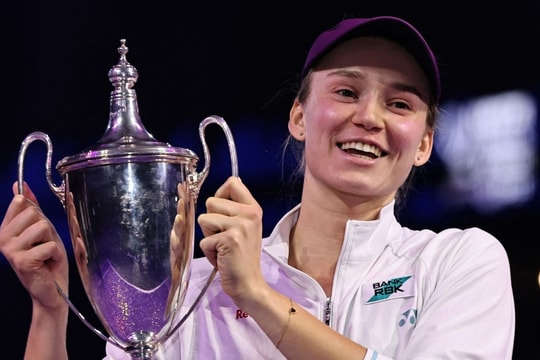 Rybakina giành khoản tiền thưởng lớn nhất lịch sử quần vợt nữ