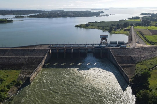 Hồ thủy điện lớn nhất miền Nam tăng mức xả lũ gấp 3 lần