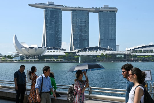 Người Trung Quốc sốc với giá cả ở Singapore