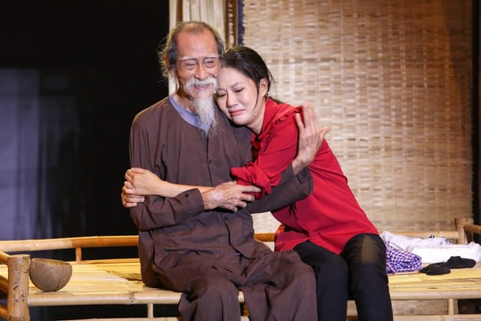 Nữ MC miền Tây khiến giám khảo 'phá lệ' cho điểm tuyệt đối tại cuộc thi hát