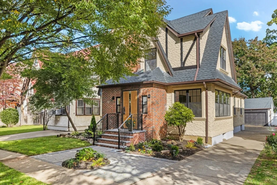 Rao bán căn nhà thời thơ ấu của Tổng thống Donald Trump với giá khó tin