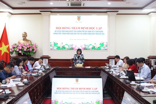 Cán bộ vẫn 'e dè' dùng dữ liệu số, yêu cầu người dân nộp hồ sơ giấy