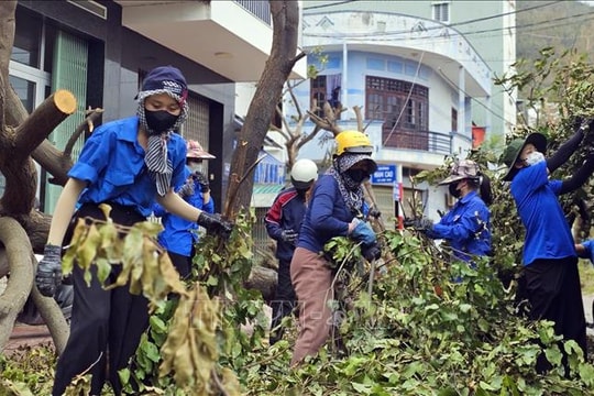 Tuổi trẻ Gia Lai hỗ trợ người dân sớm ổn định cuộc sống sau bão số 13