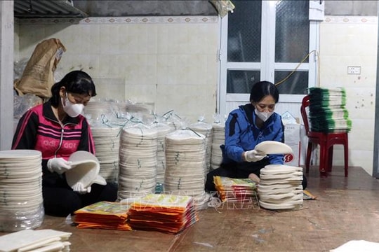 Đòn bẩy phát triển nghề truyền thống bánh đa nem làng Chều