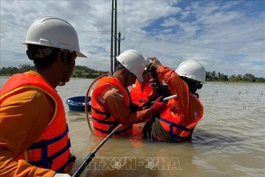 Khắc phục bão số 13: Tăng cán bộ kỹ thuật, công nhân hỗ trợ khôi phục lưới điện tại Gia Lai