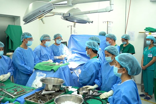 72 giờ chạy đua lấy ghép 12 tạng từ hai người hiến chết não