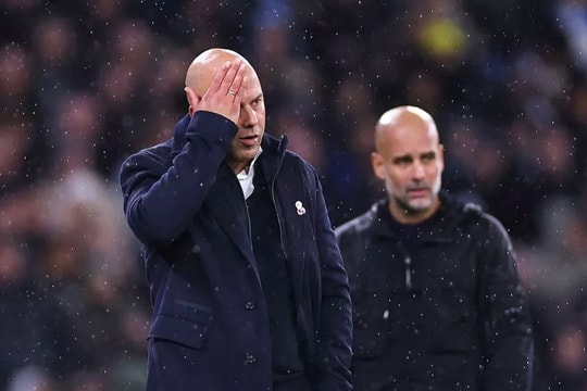 HLV Slot phẫn nộ vì bàn thắng bị hủy của Liverpool