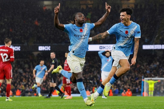 Man City đè bẹp Liverpool