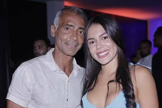 Romario chia tay bạn gái kém 37 tuổi