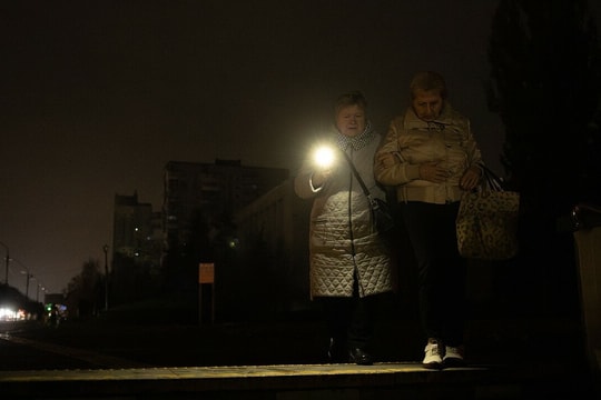 Công suất phát điện của tập đoàn Ukraine 'về 0' giữa bão tập kích