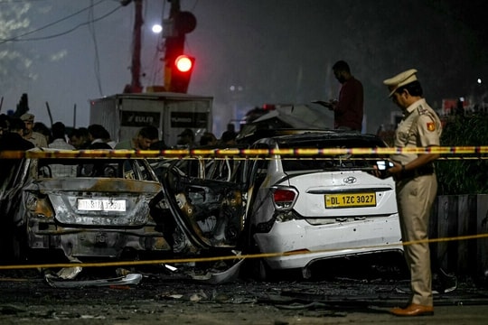 Xe phát nổ giữa thủ đô Ấn Độ, 13 người chết