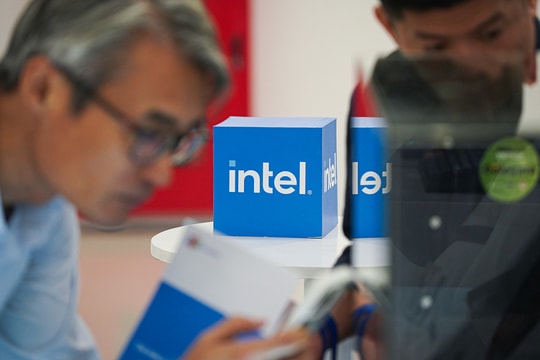 Nhân viên Intel bị tố cáo tải 18.000 tập tin mật trước nghỉ việc