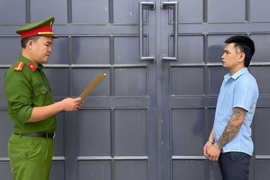 Chiếm đoạt trang sức khi đưa bạn đi cấp cứu