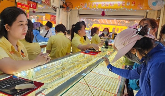 Cuối ngày 10-11, giá vàng miếng SJC, vàng nhẫn cùng tăng mạnh