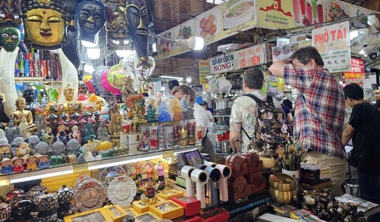 Một tiểu thương bán rau củ ở chợ Thủ Đức bị lừa 150 triệu đồng