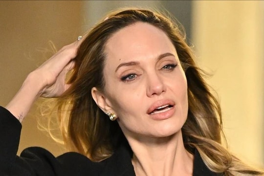 Brad Pitt tung đòn chí mạng vào Angelina Jolie
