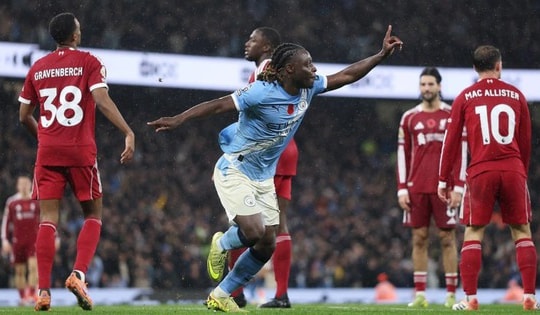 Premier League: Manchester City thắng vùi dập Liverpool, áp sát Arsenal